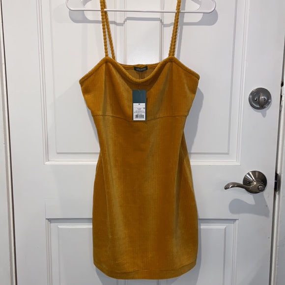 NWT. Wild Fable Velvet Yellow Dress. Target. Size Medium. - Picture 2 of 9
